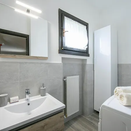 Tatil Evi Residenza La Parusciola Pool And Relax - Happy