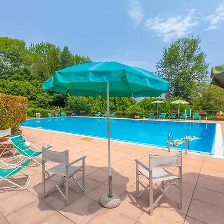 Дом отдыха Residenza La Parusciola Pool And Relax - Happy *